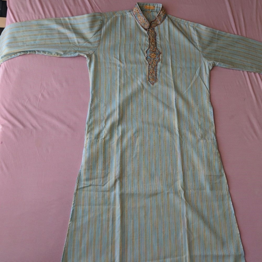 Traditional Kurta - Picture 6 of 8